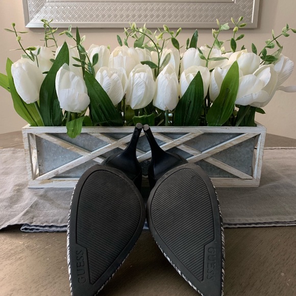 Black and White Guess Shoes - Picture 3 of 3